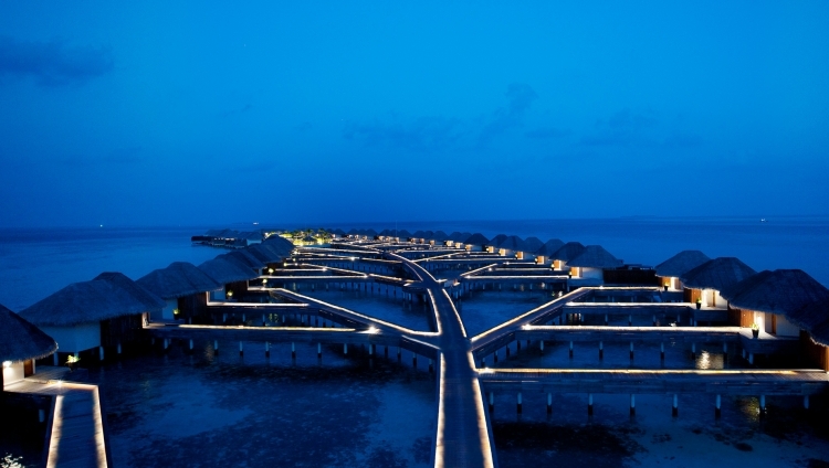 W Retreat & Spa - Retrears Jetty at Night